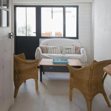 Les Maisons De L'olivette Holiday home *