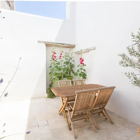 Les Maisons De L'olivette Holiday home *