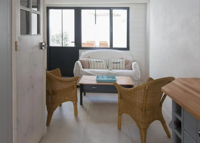 Les Maisons De L'olivette بيت للعطل *