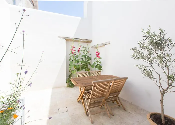 Les Maisons De L'olivette بيت للعطل *