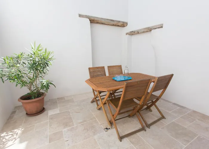 Les Maisons De L'olivette * لا كوردي سور مير